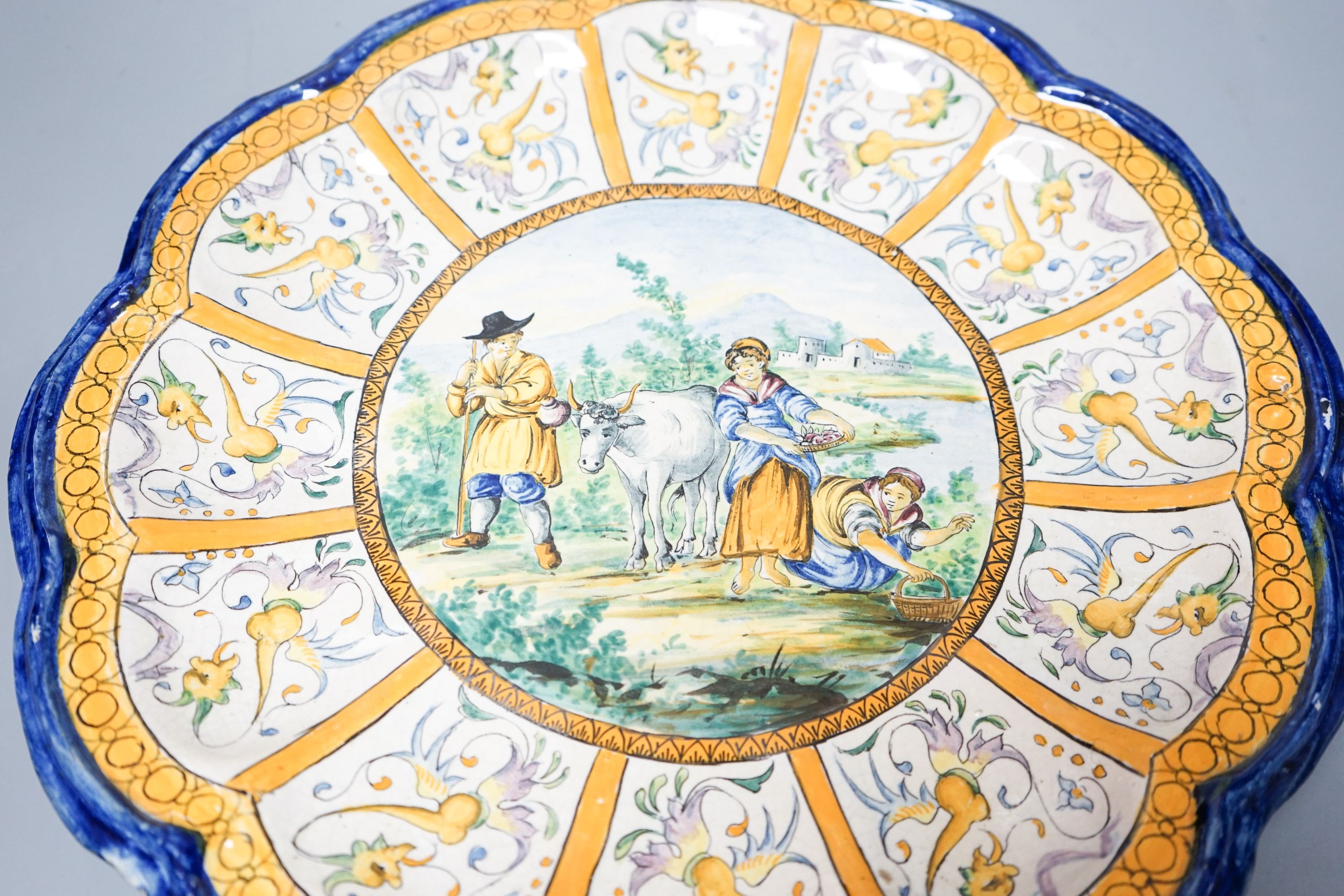 An Italian maiolica dish, 40cm